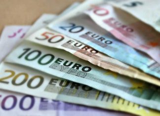 Ξοδεύουμε 8 δισ. ευρώ περισσότερα απ΄ όσα κερδίζουμε
