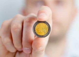 Κομισιόν: Το ισχυρό ευρώ επηρεάζει αρνητικά την ανάπτυξη στην ευρωζώνη