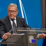 ESM: Μειώστε συντάξεις και αφορολόγητο