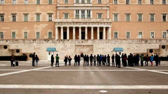 Τα απόνερα των Πρεσπών: Επαινοι έξω, ταραχές μέσα