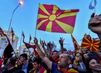 "Καίγεται" η Μέρκελ για τα Σκόπια: "Σε κίνδυνο η συμφωνία για το όνομα"