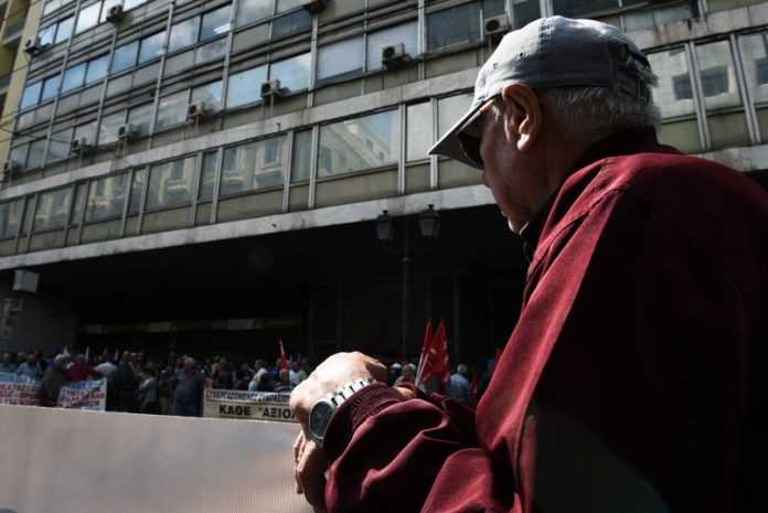 Ποιοι θα πάρουν το ΕΚΑΣ: Ολες οι προϋποθέσεις στην υπουργική απόφαση