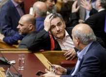 «Πέρασε» το πολυνομοσχέδιο: Ενα λάθος στην ψηφοφορία έφερε τα πάνω κάτω "Πέρασε" το πολυνομοσχέδιο: Ενα λάθος στην ψηφοφορία έφερε τα πάνω κάτω