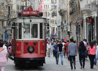 Η Μόσχα λέει "Da" στην Αγκυρα: Κατά κύματα οι Ρώσοι τουρίστες στην Τουρκία