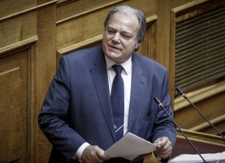 Ρουβίκωνας: "Εμείς πήγαμε στο γραφείο του Κατσίκη"