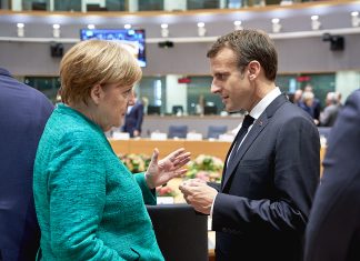 Σύνοδος Κορυφής: Συμφωνία για το μεταναστευτικό έπειτα από ολονύχτιο "θρίλερ"