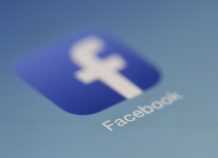 «Απώλειες» για το Facebook - «κέρδη» για το WhatsApp