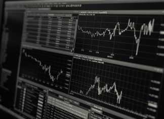 Υποβάθμισε τη Deutsche Bank η Standard & Poor's