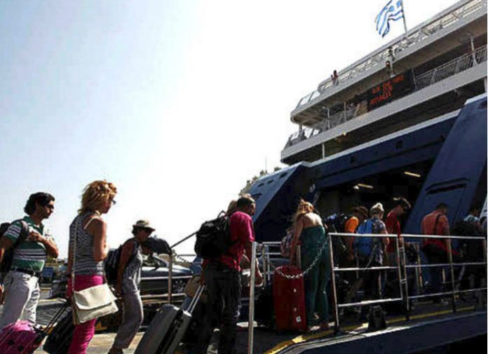 Αυξημένη η κίνηση στα λιμάνια το Σαββατοκύριακο-Πόσοι έφυγαν και από που