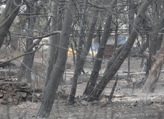 Εκκενώνονται οικισμοί και στο Λουτράκι-Παραμένουν "ανοιχτά" τα πύρινα μέτωπα