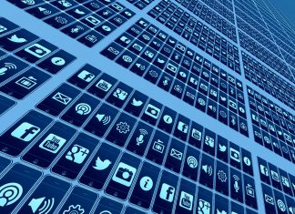 Facebook: Βγήκαν "στην επιφάνεια" τα δεδομένα 120 εκατ. χρηστών (Video)