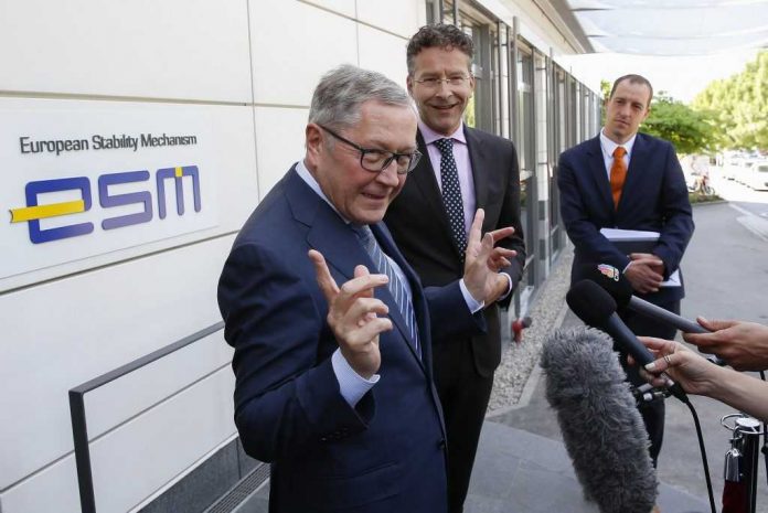 Συνεδρίαση του ESM για τη δόση των 15 δισ. ευρώ Συνεδρίαση του ESM για τη δόση των 15 δισ. ευρώ