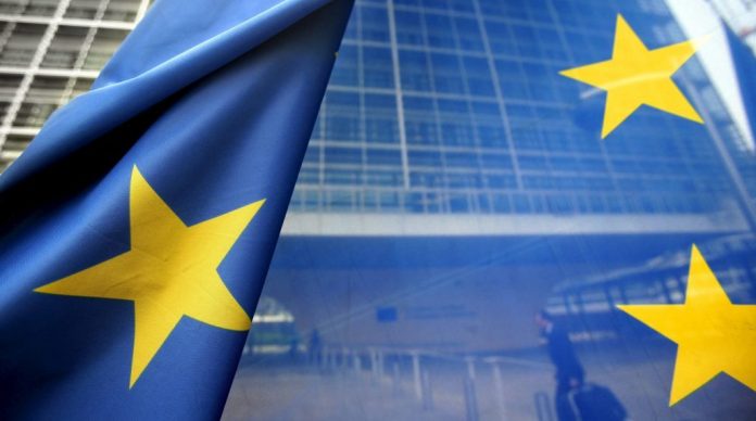 Επιτάχυνση μεν, απαισιοδοξία δε, για την Ευρωζώνη