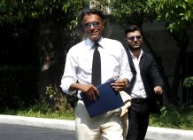 Δύο ώρες στον εισαγγελέα ο Ψινάκης: "Φυγαδεύτηκε" από τις κάμερες