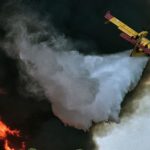 Έφτασε σε αυλές σπιτιών η φωτιά στα Χανιά