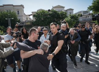 Σε εκρηκτική ατμόσφαιρα η δίκη για τη δολοφονία