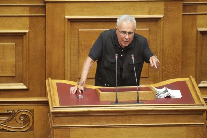 Ο Κώστας Ζουράρις στην θέση του Δημήτρη Καμμένου