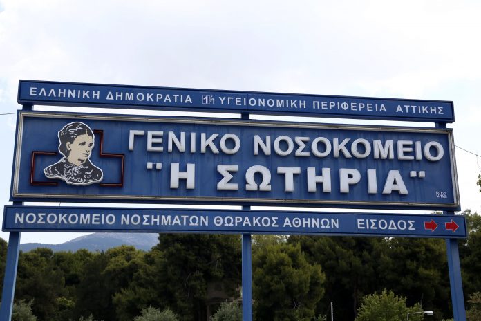 Κρίσιμες ώρες για γνωστό ηθοποιό: Στην εντατική με τη νόσο των λεγεωναρίων (Φωτο)