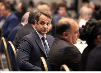 Μητσοτάκης σε Politico: Η γραβάτα του Τσίπρα μάς κόστισε μια περιουσία