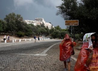 Πλημμύρισαν σπίτια και καταστήματα από την καταιγίδα