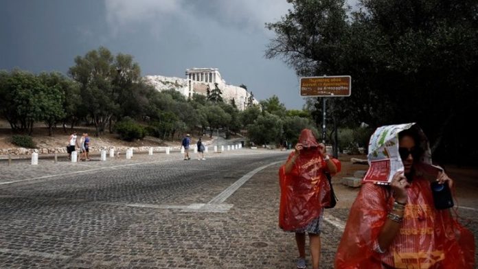 Πλημμύρισαν σπίτια και καταστήματα από την καταιγίδα Πλημμύρισαν σπίτια και καταστήματα από την καταιγίδα