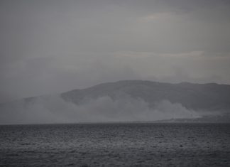 Συγκλονιστικό βίντεο: Η διάσωση ανθρώπων που έπεσαν στη θάλασσα