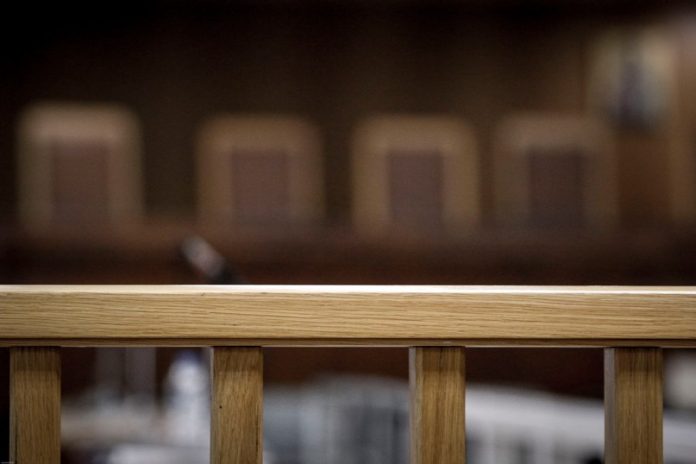 Βαριές ποινές: Εταζαν σε καταθέτες λογαρισμούς στην Ελβετία