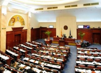 Ξεκινά αύριο στην Ολομέλεια η συζήτηση για αναθεώρηση του Συντάγματος βάσει της Συμφωνίας των Πρεσπών