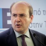 Κ. Χατζηδάκης: «Η χώρα δε βγαίνει από τα μνημόνια τον Αύγουστο»