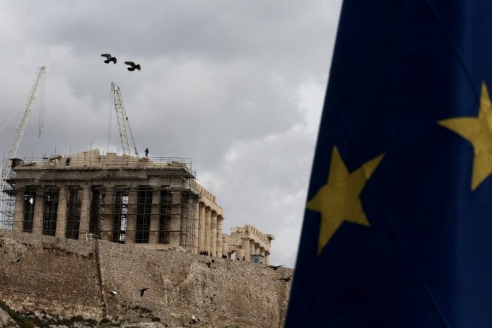 Τι προβλέπει η Κομισιόν για την ελληνική οικονομία Τι προβλέπει η Κομισιόν για την ελληνική οικονομία
