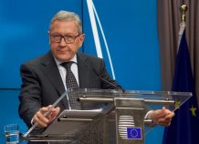Ρέγκλινγκ: Ο Βαρουφάκης κόστισε στους Έλληνες δισεκατομμύρια ευρώ - Υπό μόνιμη παρακολούθηση η Ελλάδα