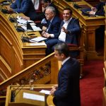 Μάχη Τσίπρα - Μητσοτάκη: "Είστε πολιτικός απατεώνας" - "Είστε ψεύτης"