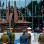 Τι χρωστά η Μέρκελ στο ΝΑΤΟ και "φωνάζει" ο Τραμπ