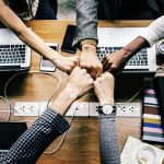 Η νέα υπηρεσία από τη Microsoft που φέρνει τους συναδέλφους "πιο κοντά" (Video)