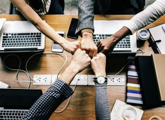 Η νέα υπηρεσία από τη Microsoft που φέρνει τους συναδέλφους "πιο κοντά" (Video)