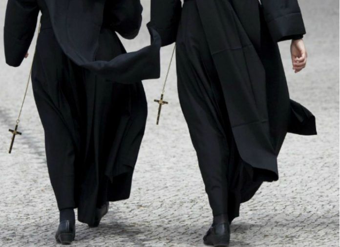 Παρίσταναν τις καλόγριες για να...