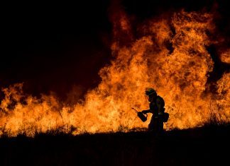Σε εξέλιξη πολυμέτωπες δασικές πυρκαγιές στην Καλιφόρνια-Ένας νεκρός μέχρι στιγμής
