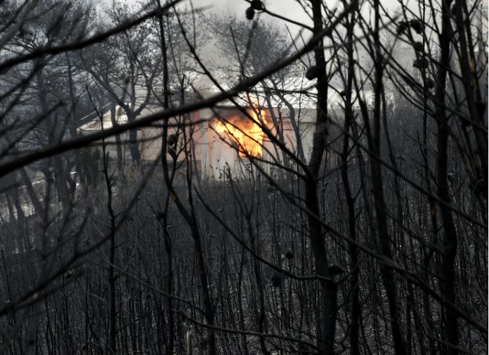 Σε πλήρη εξέλιξη τα μέτωπα σε Κινέτα και Καλλιτεχνούπολη
