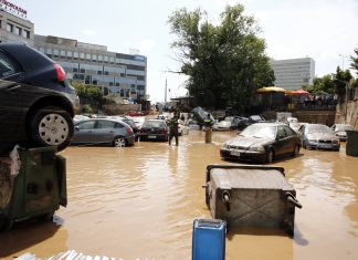 Σε "λίμνη" μετατράπηκαν τα Βόρεια Προάστια: Περισσότερες από 140 οι κλήσεις για παροχή βοήθειας