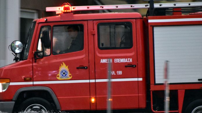 Σε ύφεση η πυρκαγιά στην Παλαιά Φώκαια