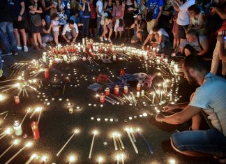 Συγκέντρωση στο Σύνταγμα στη μνήμη των νεκρών της πυρκαγιάς