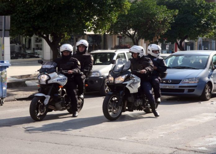 Επίθεση δέχθηκε στα Εξάρχεια κλιμάκιο του λιμενικού σώματος