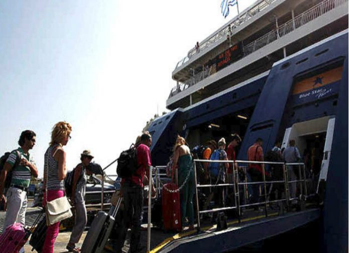 ΤτΕ: Στα 2,45 εκατ. οι τουρίστες το α' πεντάμηνο