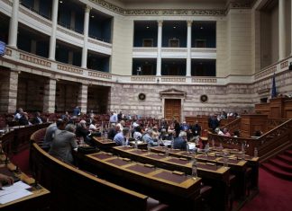 Βουλευτική ασυλία και σχέσεις κράτους-εκκλησίας στην έναρξη της συζήτησης αναθεώρησης του συντάγματος