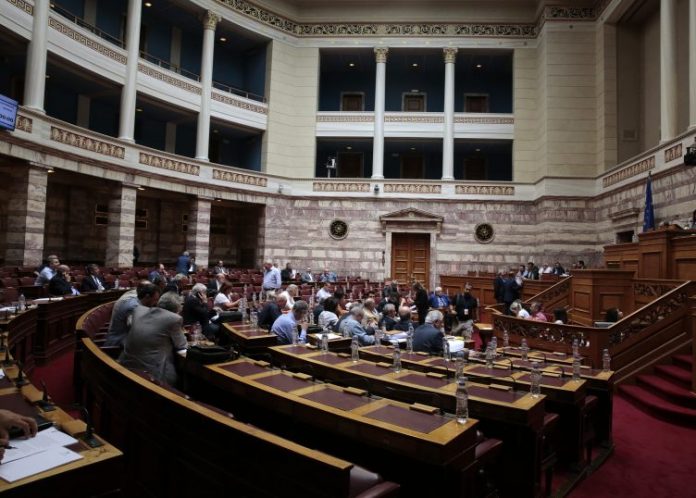 Βουλευτική ασυλία και σχέσεις κράτους-εκκλησίας στην έναρξη της συζήτησης αναθεώρησης του συντάγματος