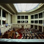 Βουλή: «Θύμα ξυλοδαρμού ο προϊστάμενος της Πολεοδομίας Σαντορίνης» Αναδρομικά 24.000 ευρώ στους βουλευτές – Για αποκατάσταση συντάξεων ούτε λέξη!