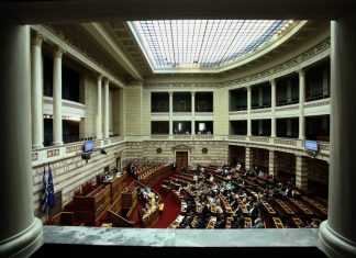 Αναδρομικά 24.000 ευρώ στους βουλευτές – Για αποκατάσταση συντάξεων ούτε λέξη!