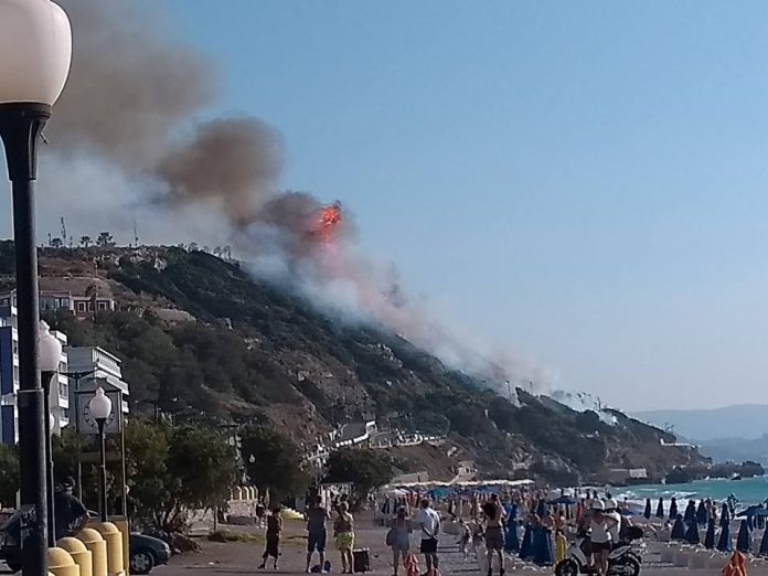 Υπό έλεγχο τέθηκε η φωτιά στη Ρόδο