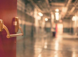 Απίστευτη περιπέτεια για Ελληνίδα ηθοποιό: Βρέθηκε έγκλειστη στο Δαφνί