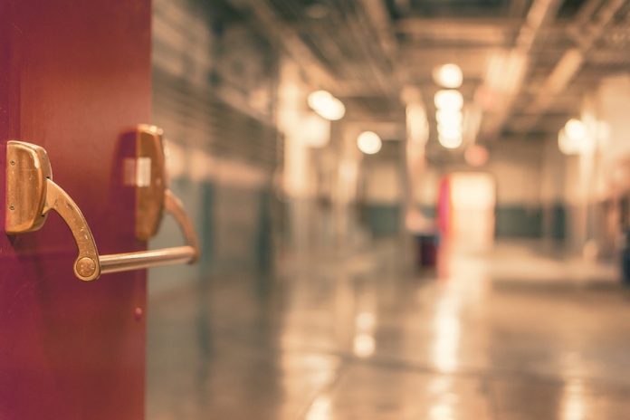 Απίστευτη περιπέτεια για Ελληνίδα ηθοποιό: Βρέθηκε έγκλειστη στο Δαφνί